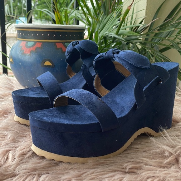 Denim Wedges ๐คฉ - Picture 3 of 9